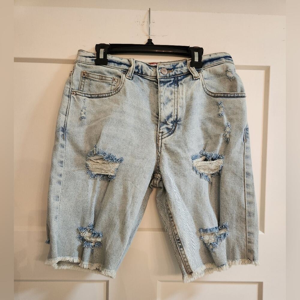 Union Bay "Delores" Cutoffs.  Size 3. Nwt.